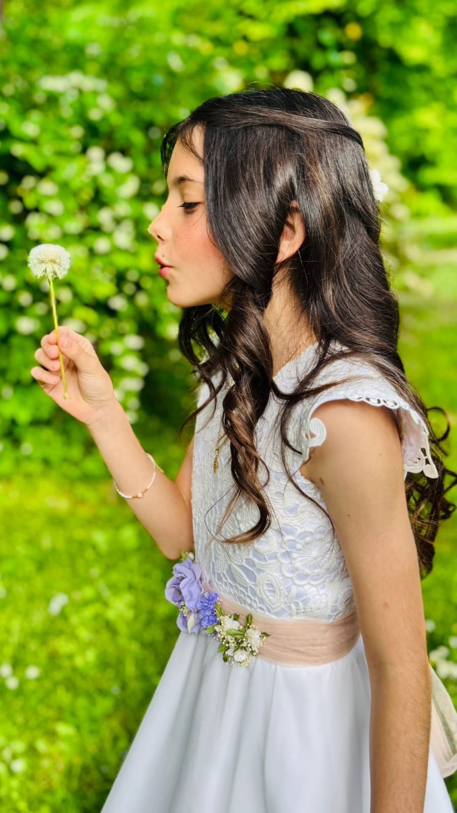 Macro de jaretas y costura fina en vestido de comunión