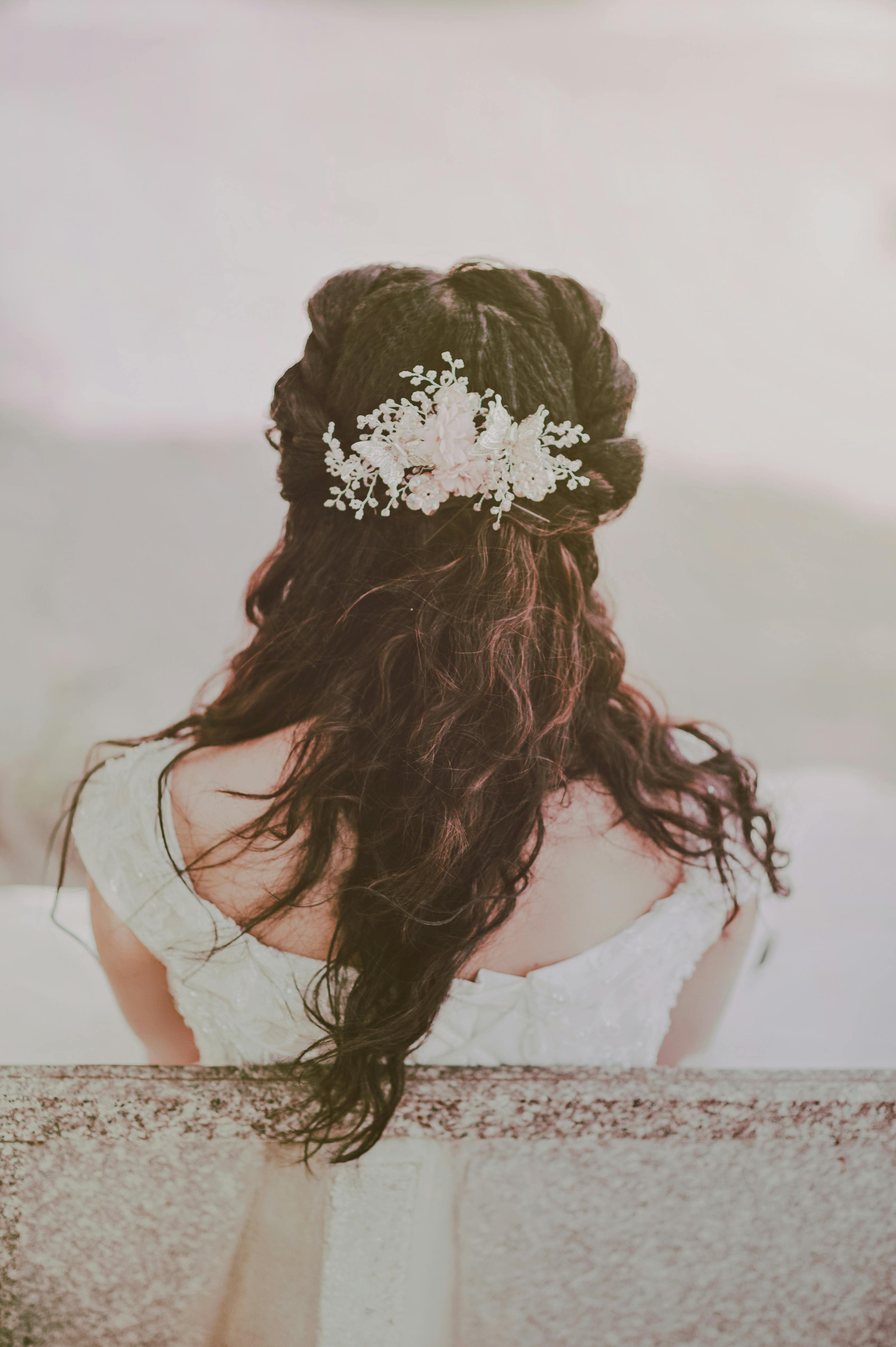 Detalle de espalda abierta en vestido de novia de diseño