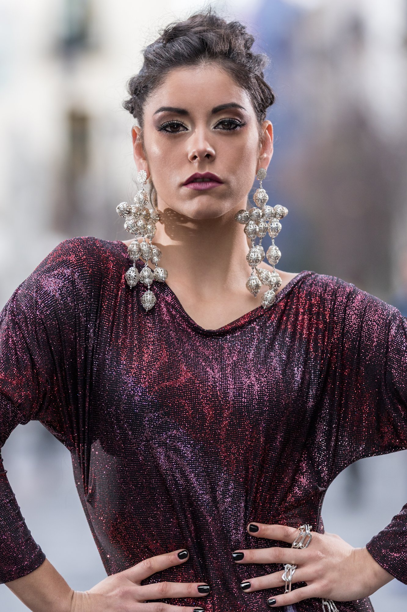 Vestido de fiesta rojo para invitada de c&oacute;ctel y celebraciones de tarde