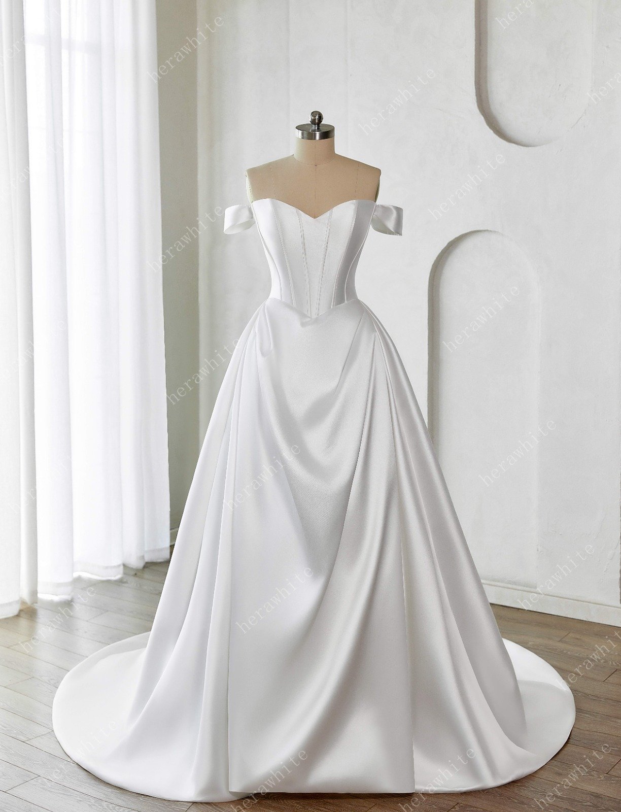 Vestido de novia Venize con caída de seda veneciana Antonieta Couture